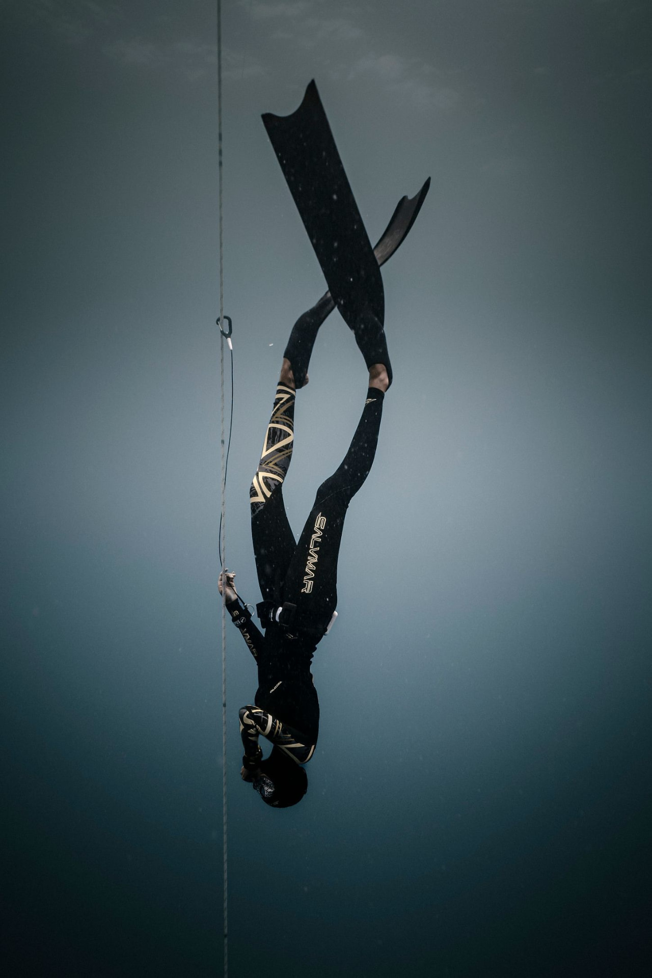 Freediver při hloubkovém ponoru